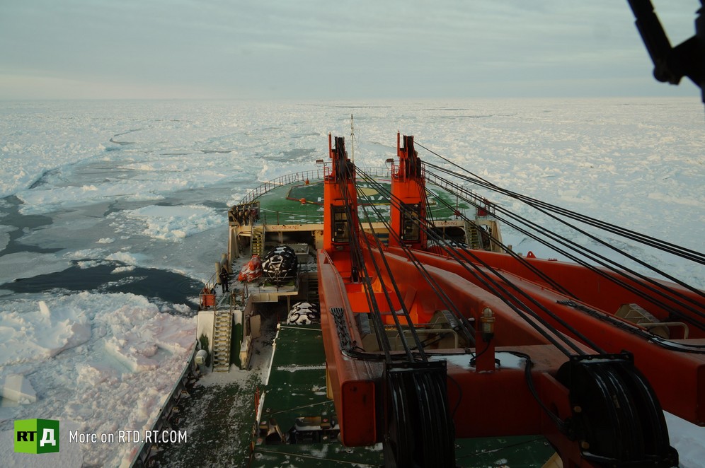 Akademik Tryoshnikov ship, drifting ice expedition