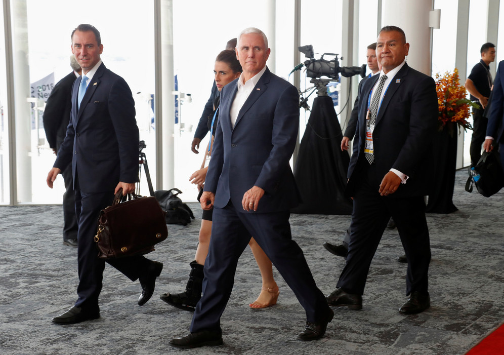 U.S. Vice President Mike Pence reacts as he walks past China's President Xi Jinping (not pictured) while leaving APEC Haus, during the APEC Summit in Port Moresby, Papua New Guinea. November 18, 2018. © REUTERS/David Gray US Vice President Pence walks with group at APEC Summit in Papua New Guinea